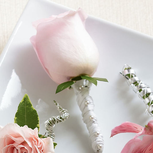 Boutonnière de rosa rosada